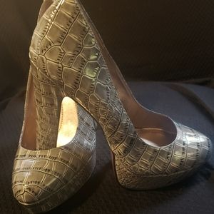 BCBG "Jodie" Chunky Platform Pump -Size 7.5 Color: Gray
